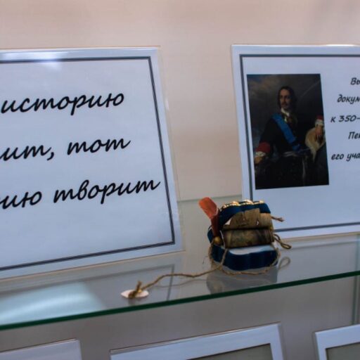 С 10 марта 2022 года в муниципальном архиве города Сургута открыта выставка архивных документов «Кто историю хранит, тот историю творит»